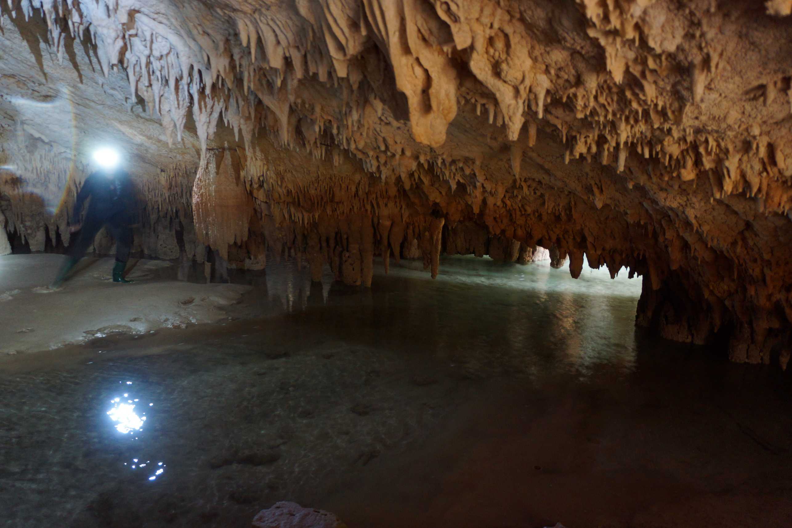 Enlarged view: HURRICANE Inside the cave